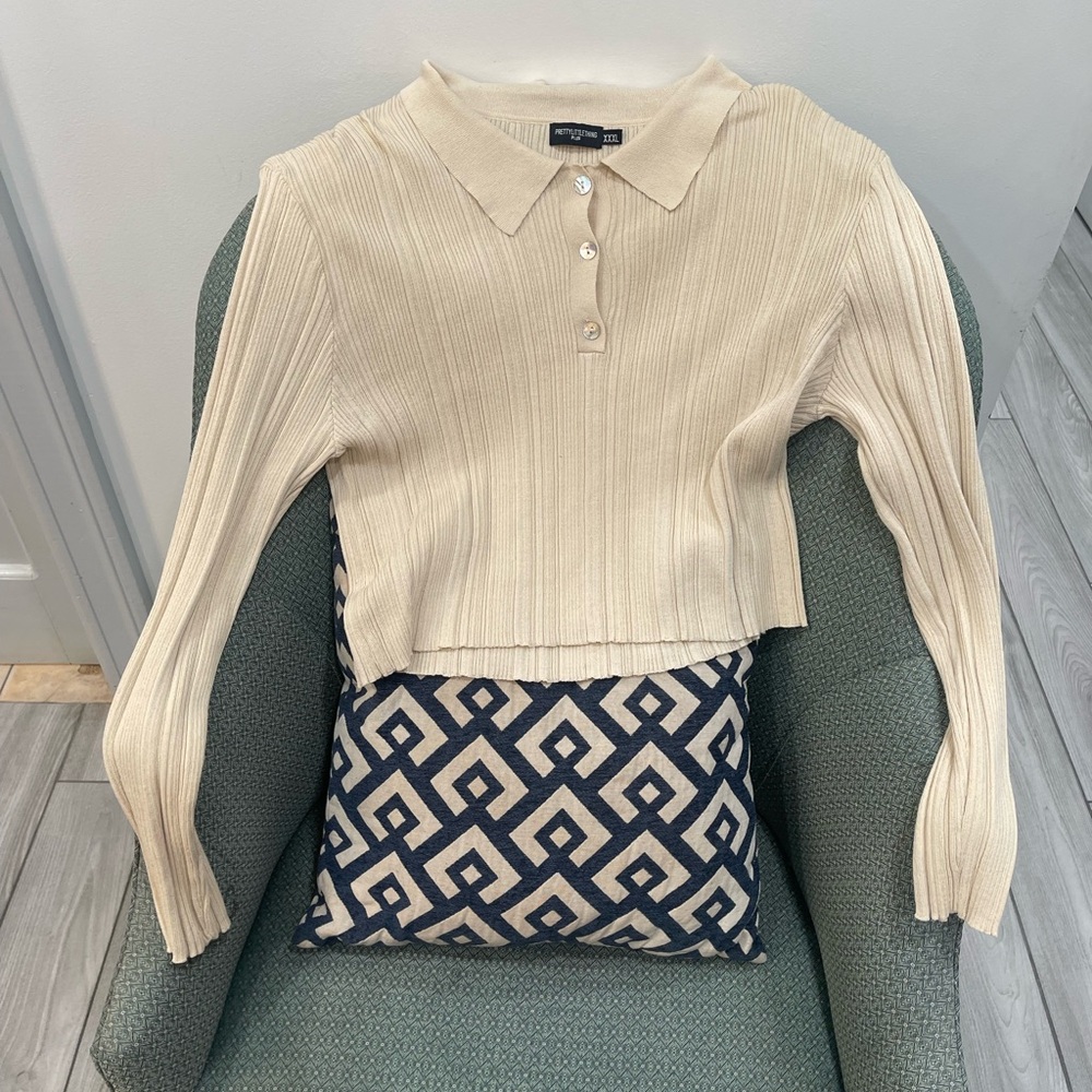 PrettyLittleThing Cream Ribbed Cropped Long Sleeve Polo Top